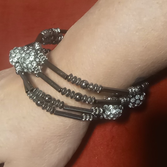 Black & silver wrap bracelet. crystals with metal blackened beads - Picture 4 of 5